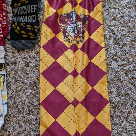 Hogwarts Themed Casual Socks Set - Red, Yellow, Gray - Picture 3 of 3